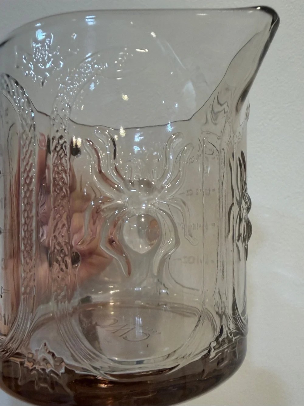 NWT. Viral!! CWC, (Cook With Color), 16oz., glass measuring cup.